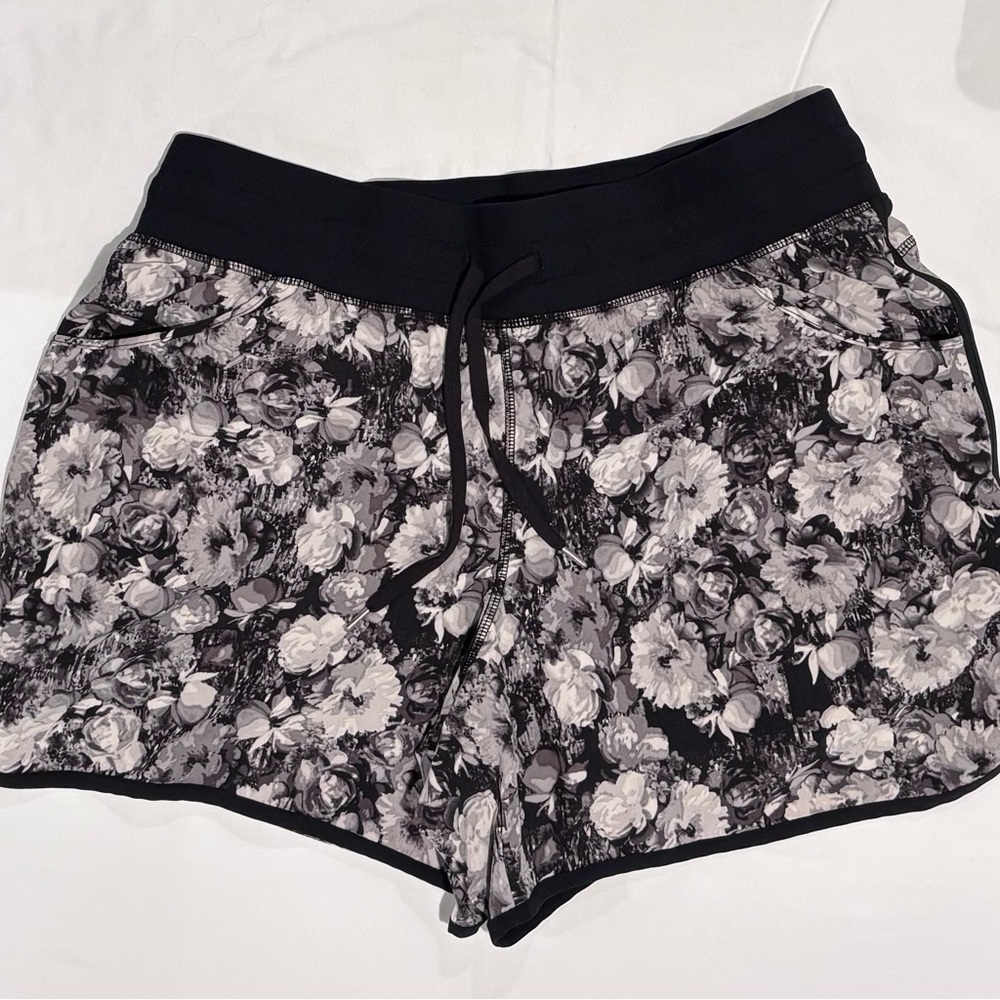 Livi Active Lane Bryant Black, White, & Gray Floral Shorts 14/16